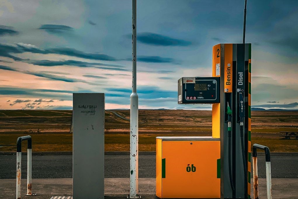 Color of gas and diesel pump in Iceland