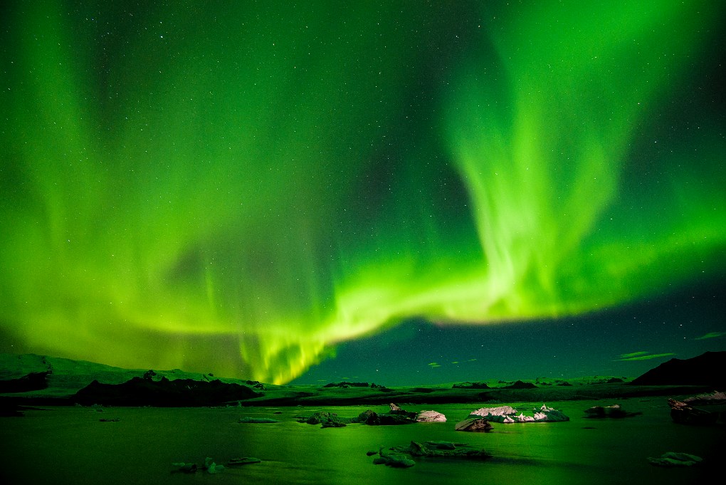 You can see the northern lights in a winter 8-day itinerary in Iceland