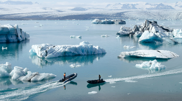 Begeben Sie sich auf eine Bootstour durch die isländischen Gewässer, Flüsse und Gletscherlagunen