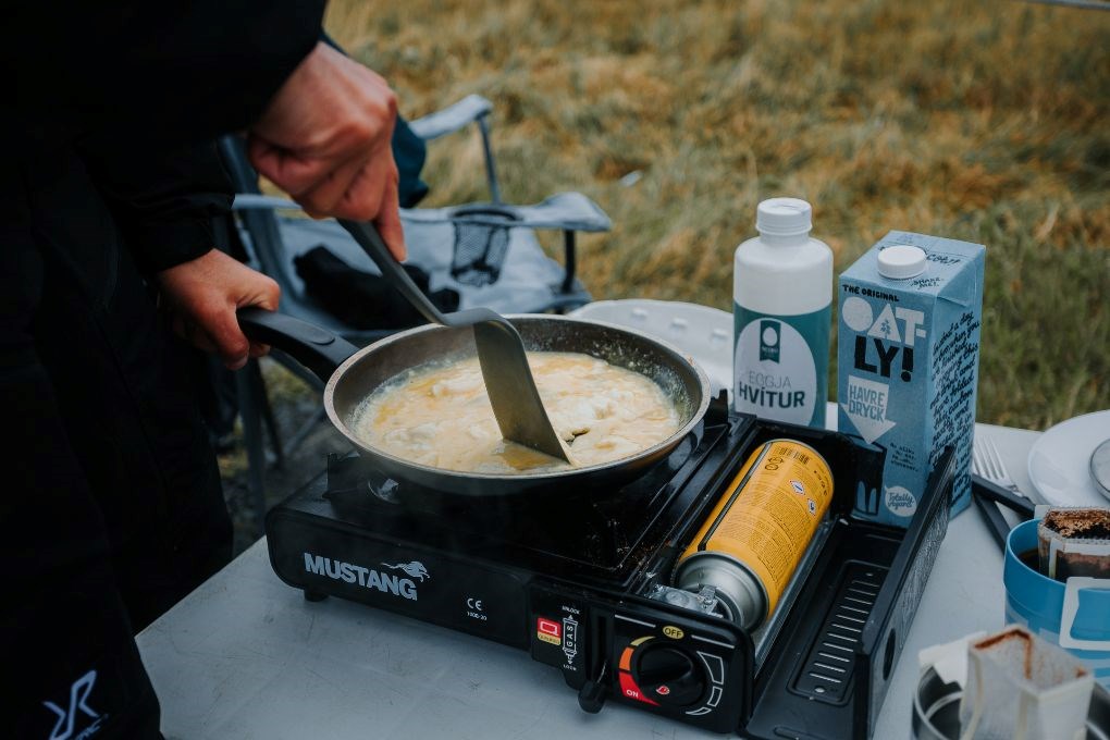 Cooking eggs in a campsite in Iceland