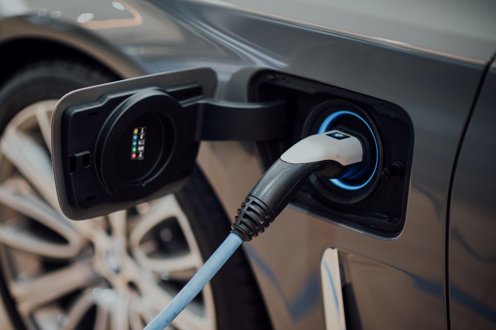 Do I need to return an EV rental car with a full charge?