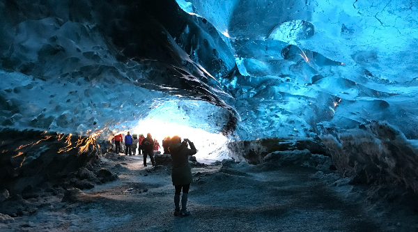Nehmen Sie an einer Eishöhlentour in den isländischen Gletschern teil