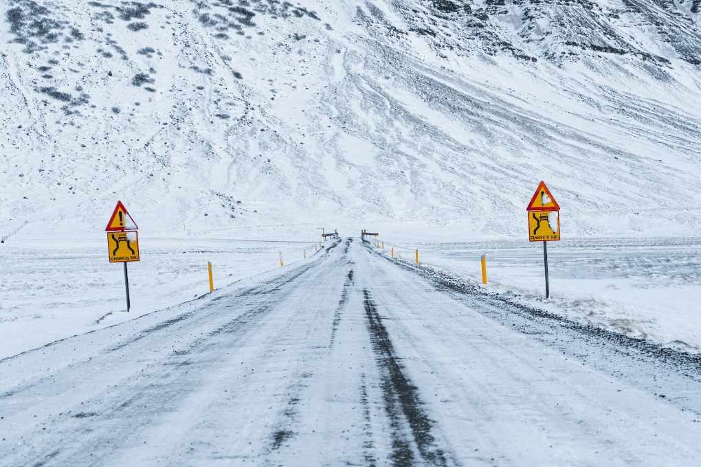 Single lane sign on the road in Iceland