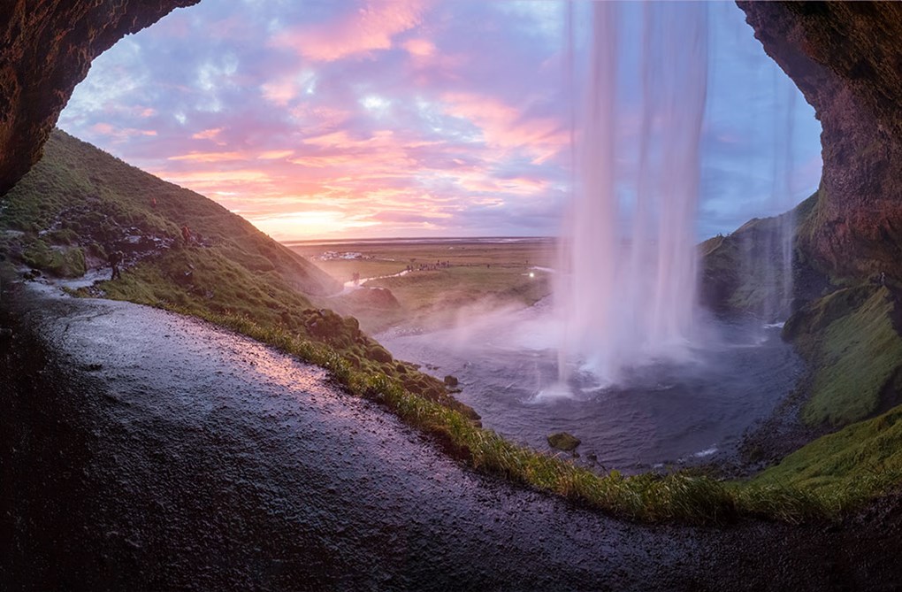 Seljalandsfoss nella costa sud dell’Islanda